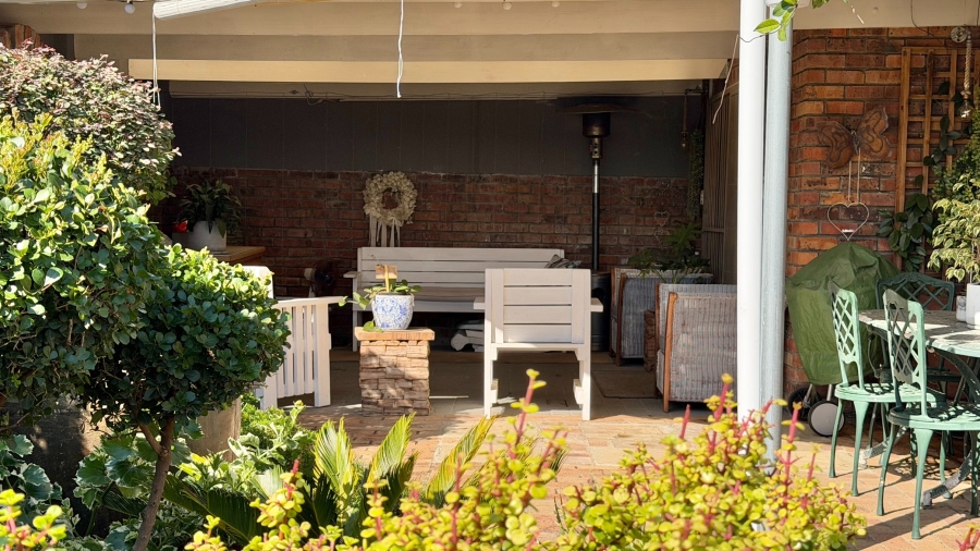 5 Bedroom Property for Sale in Winslow Western Cape